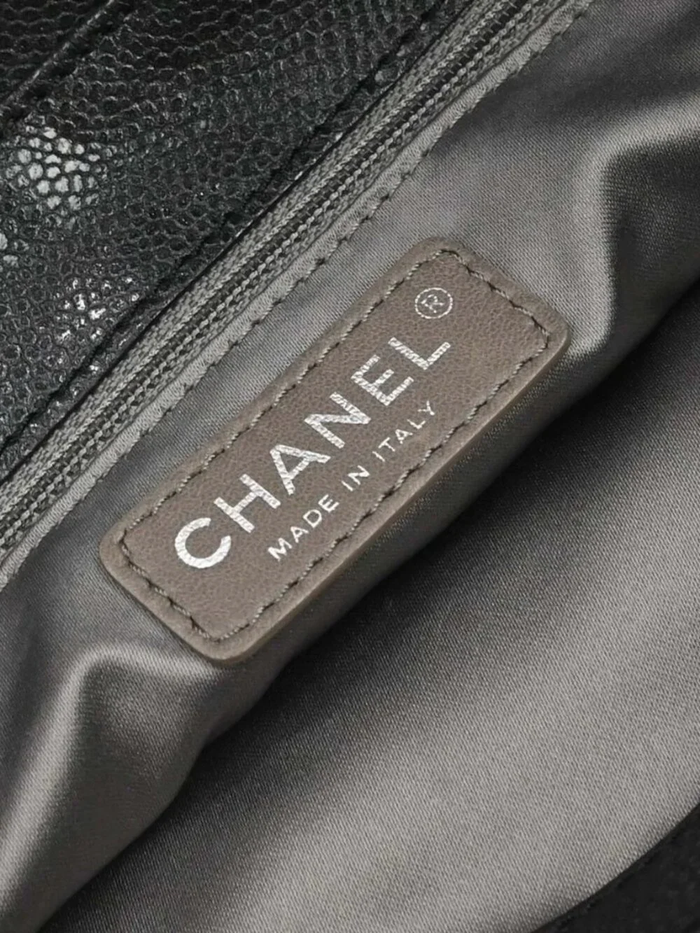 Chanel Black Calfskin Tote Handbag RQ04018